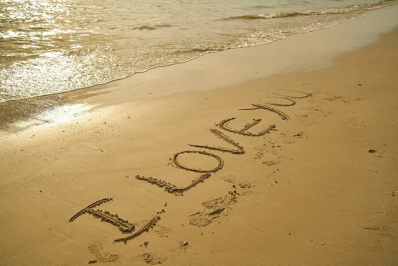 napis "I love you" na plaży