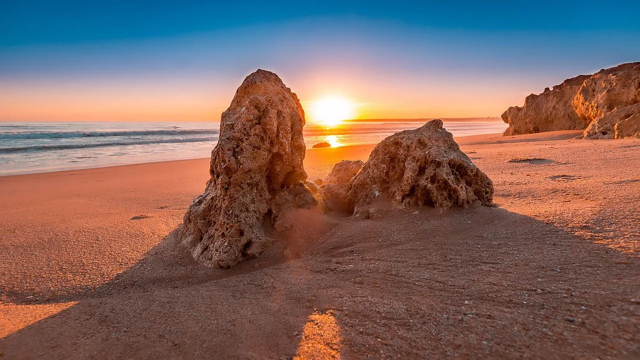 zachód słońca na plaży w Algarve