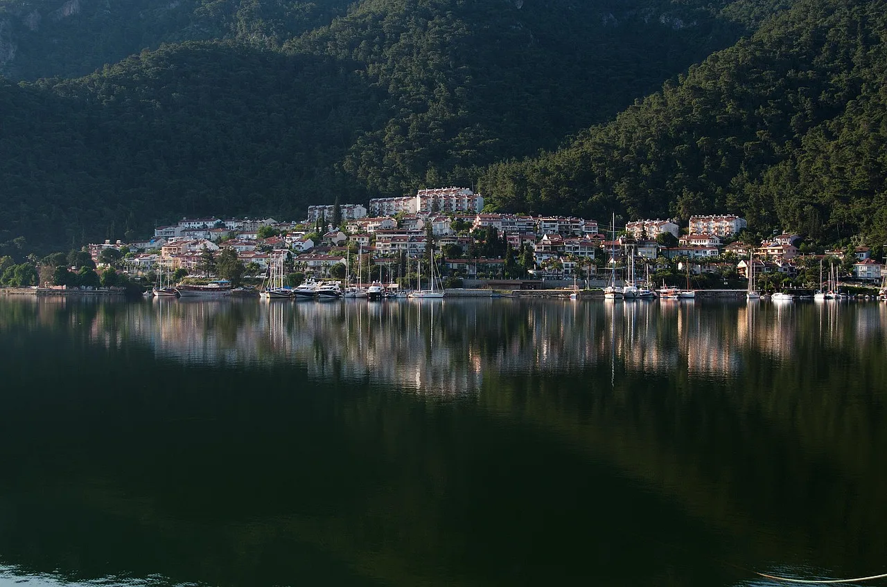 Zatoka oraz apartamenty w Fethiye w Turcji 