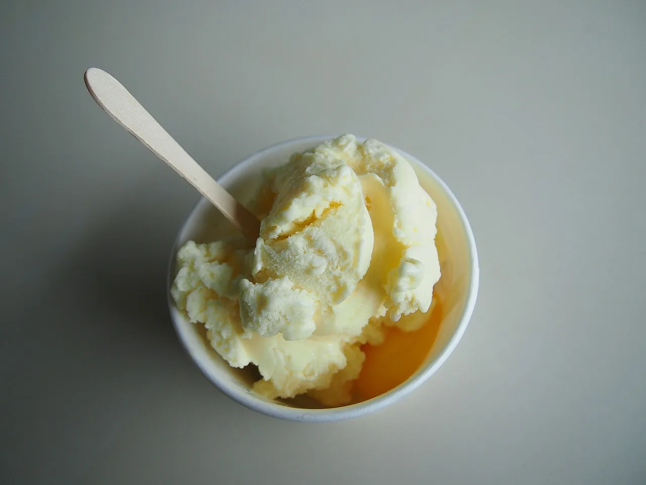 Lody waniliowe w kieliszku.