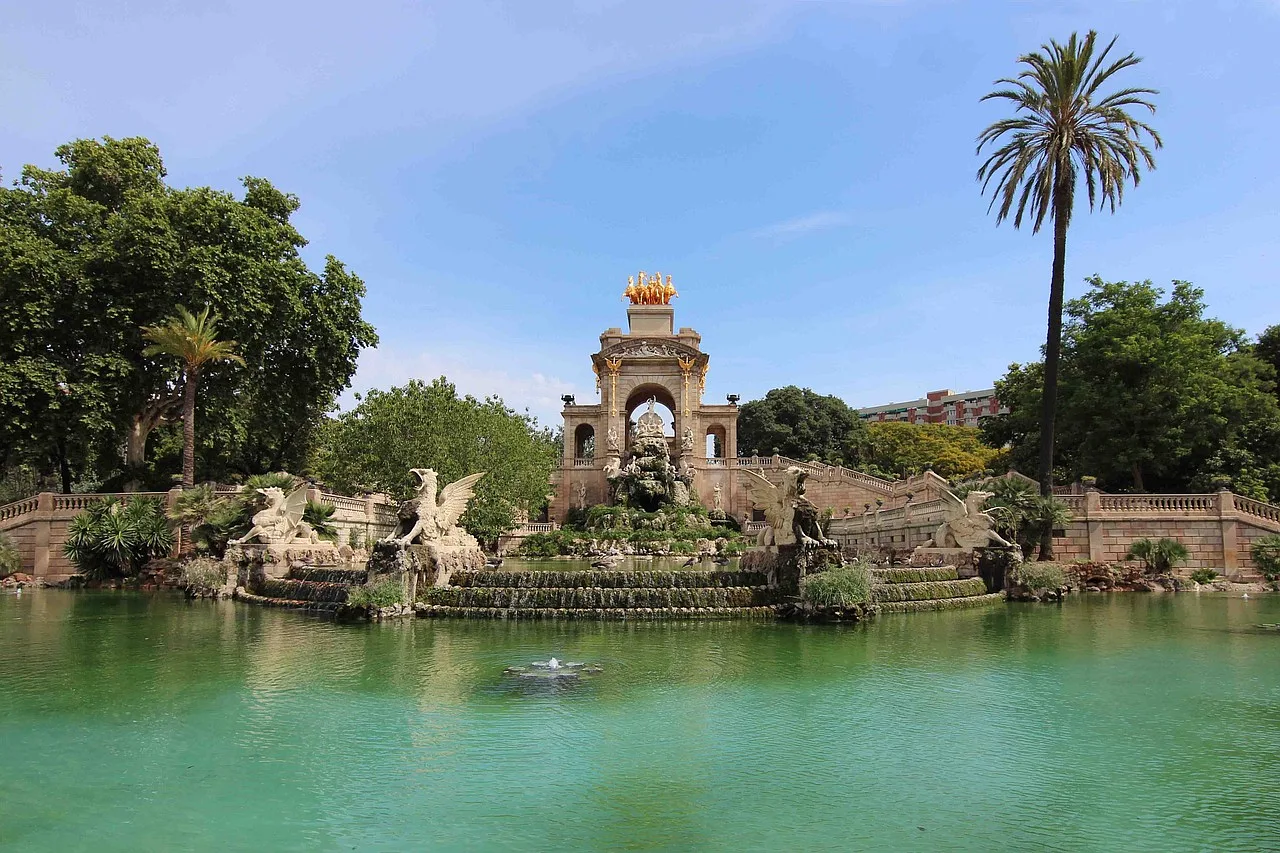 Parc de la Ciutadella w Barcelonie, popularne miejsce turystyczne w Katalonii, Hiszpania