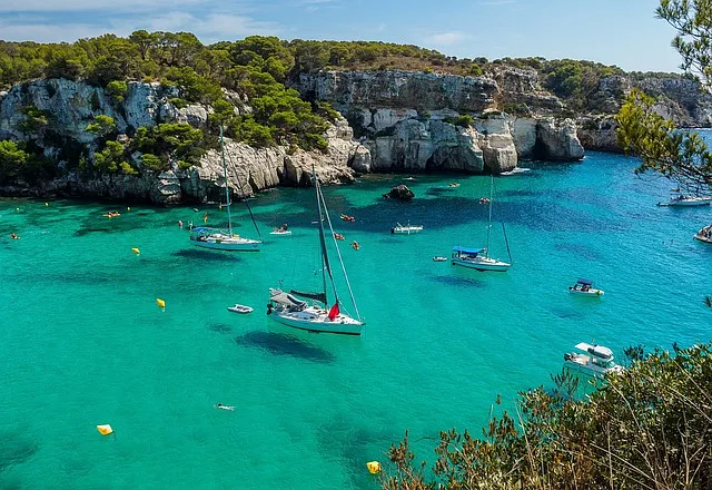 Odkryj Urokliwe Zakątki Minorki: Skarb Archipelagu Balearów