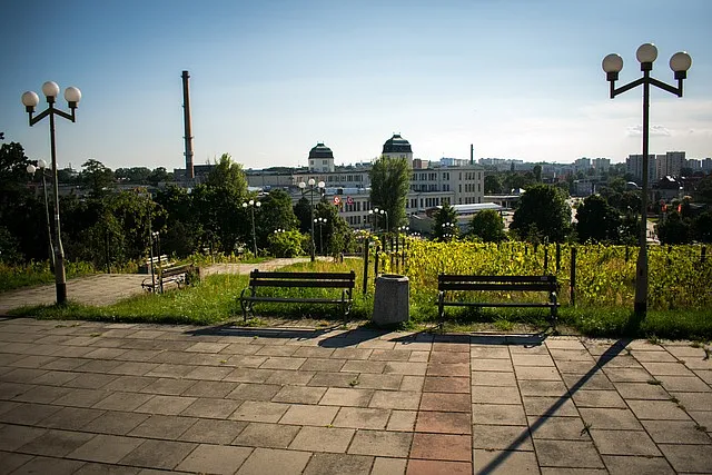Odkryj atrakcje Zielonej Góry z BajeczneWakacje.pl. Od Falubazu po Cinema City – zaplanuj swoją wizytę i nie zapomnij o naszej ofercie wakacyjnej.
